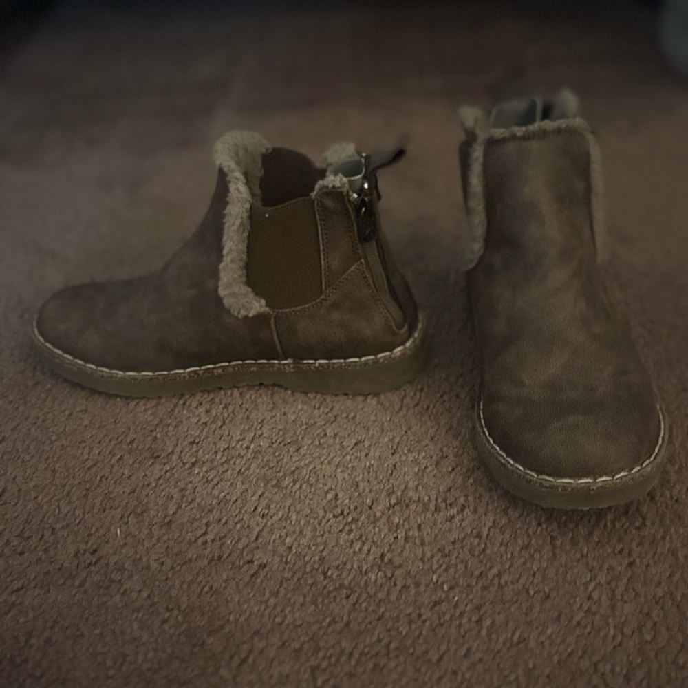 blowfish, booties in brown EUC